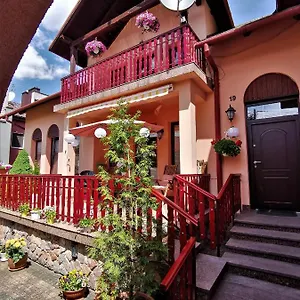 Dom Pod Tujami Bed & Breakfast Krakow